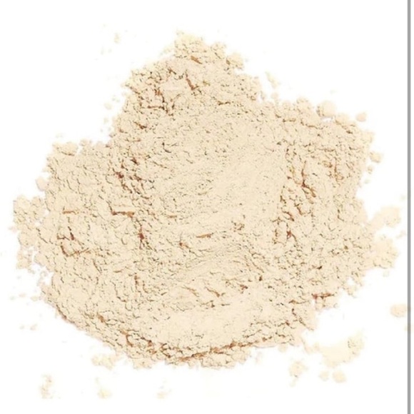 Makeup Revolution Beauty Conceal & Fix Setting Powder, Light Yellow - Picture 5 of 5